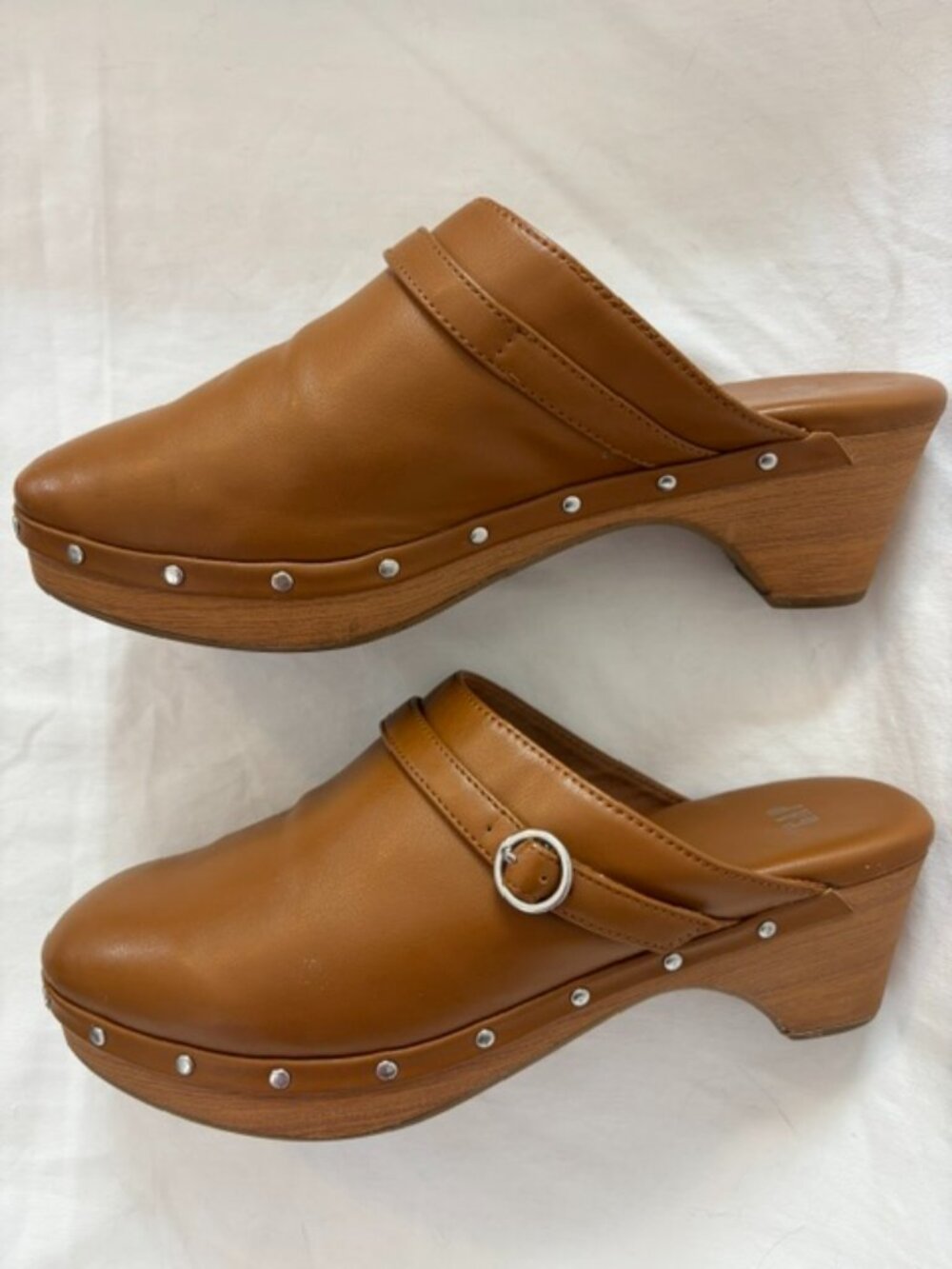 Gap Cognac Faux Leather Studded Clogs w/Strap & Buckle Faux Wood Sole Women's 7